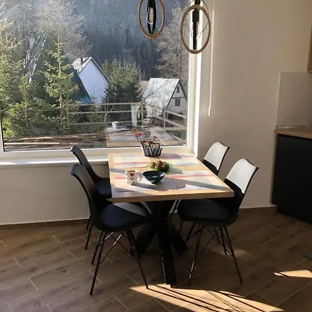 Nivalis Hill 5, ヤホリナ